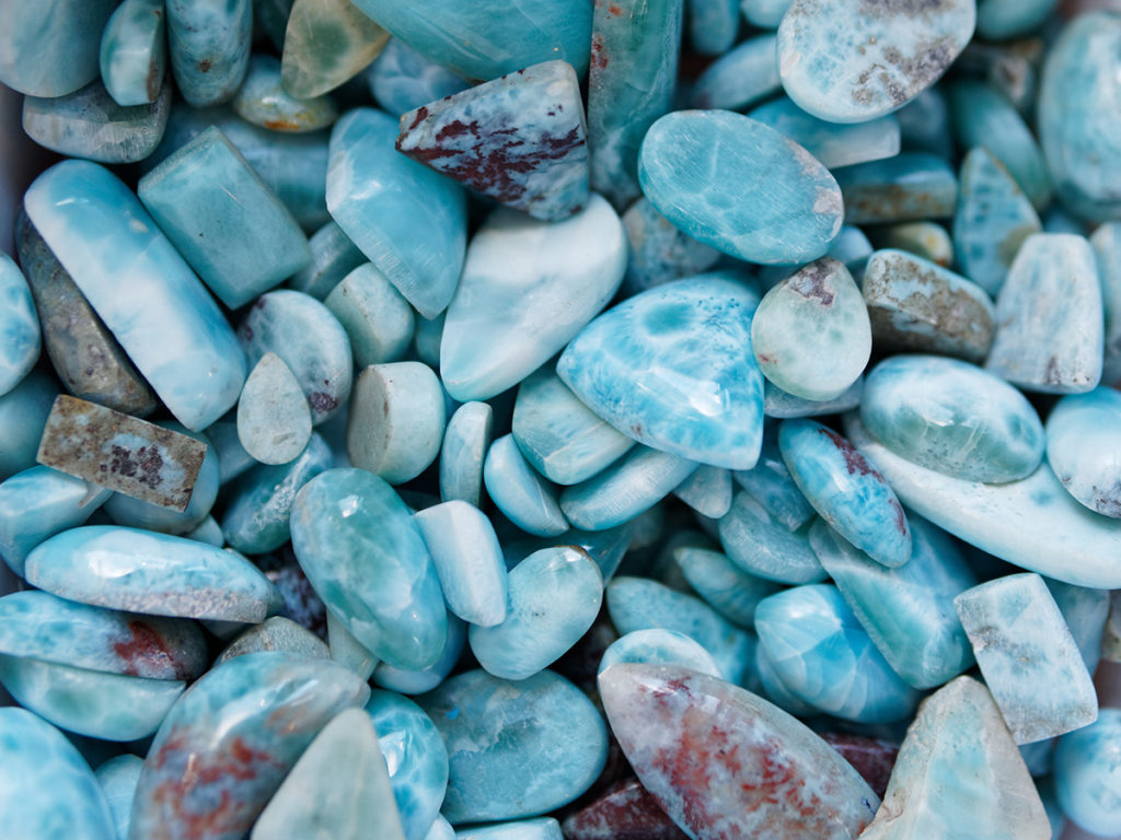 Le larimar, une pierre volcanique bleue très rare
