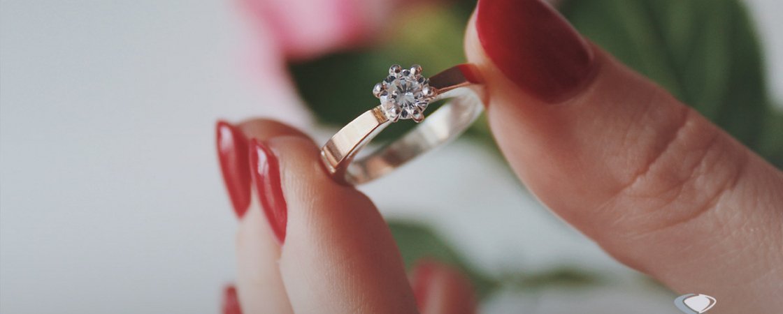 Comment offrir une bague de façon originale ?