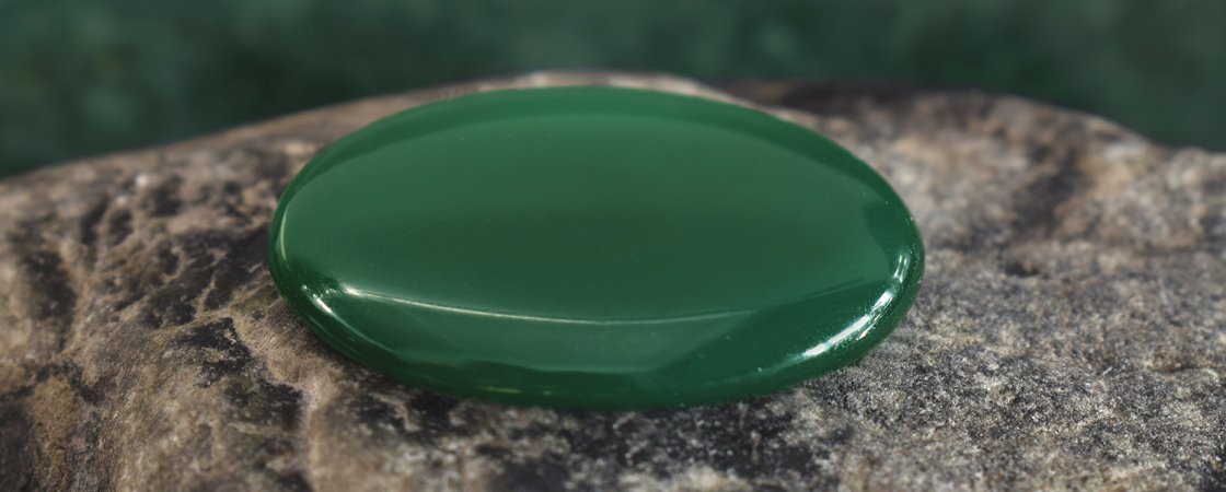 Le jade, trois minéraux distincts : jadéite, néphrite et kosmochlor