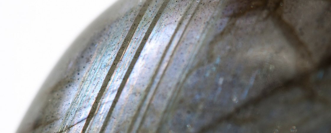 Les pierres fines : la labradorite