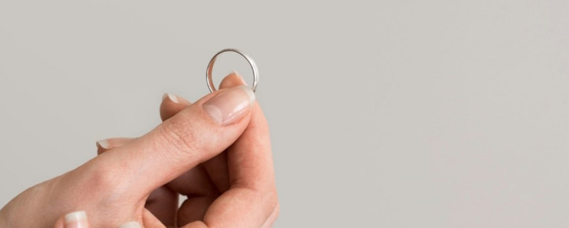 Quelle bague choisir pour de petits doigts ?