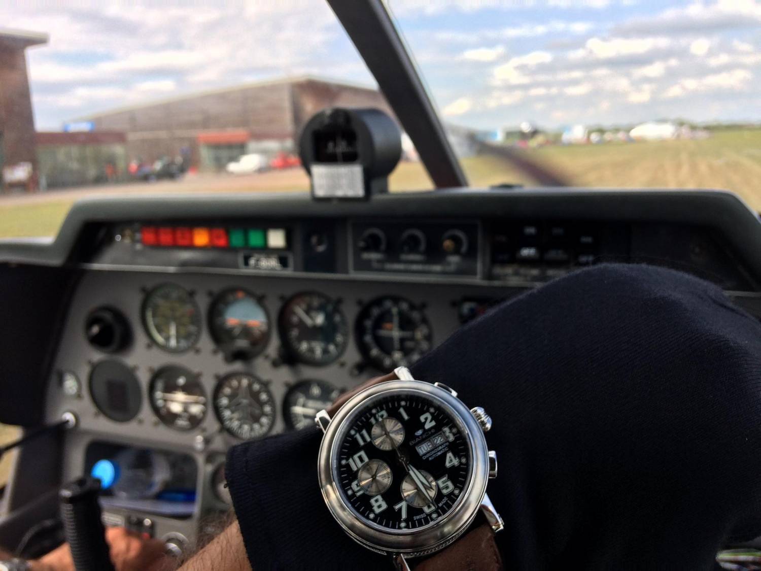 Vol au-dessus du Lac de la Madine avec le nouveau modèle de chronographe de la manufacture Bianchi. | Crédit photo : Maison Bianchi 
