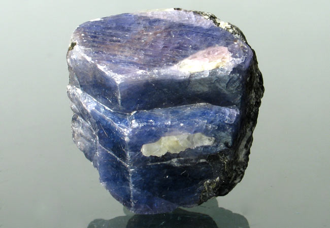 Le saphir, la pierre précieuse bleue